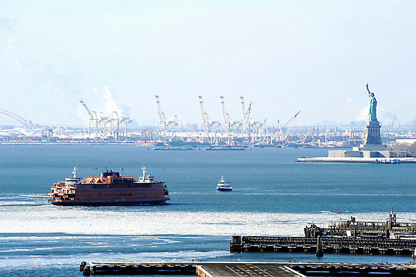 포토 JPG 주간 해외풍경 수상교통 아메리카 풍경 사람없음 야외 강 도시풍경 항구 미국 도시 뉴욕 자유의여신상 선박 브루클린 국내포토 자연요소 해외 교통수단 북아메리카 교통시설 세계문화유산 대륙 파일형식