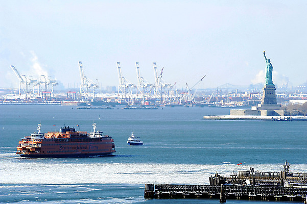 포토 JPG 주간 해외풍경 수상교통 아메리카 풍경 사람없음 야외 강 도시풍경 항구 미국 도시 뉴욕 자유의여신상 선박 브루클린 국내포토 자연요소 해외 교통수단 북아메리카 교통시설 세계문화유산 대륙 파일형식