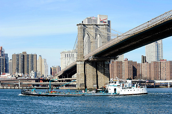포토 JPG 주간 구름 해외풍경 건축물 수상교통 하늘 아메리카 풍경 빌딩 사람없음 야외 강 도시풍경 고층빌딩 미국 도시 뉴욕 가교 선박 브루클린 국내포토 자연요소 해외 건축 교통수단 북아메리카 건물 대륙 파일형식