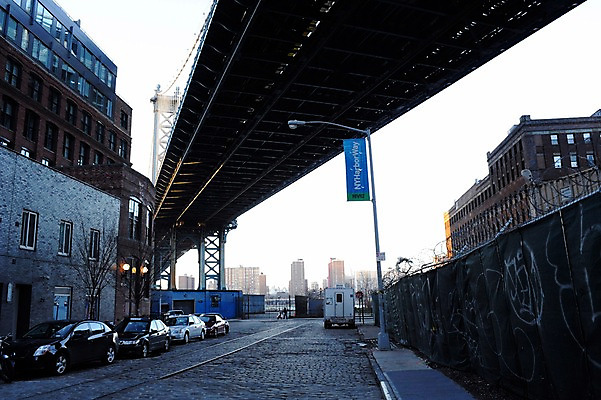 포토 JPG 주간 해외풍경 건축물 도로 가로등 자동차 거리 아메리카 거리풍경 풍경 빌딩 사람없음 야외 도시풍경 미국 도시 뉴욕 가교 브루클린 국내포토 자연요소 해외 공공시설 건축 길 육상교통 북아메리카 교통시설 건물 대륙 파일형식