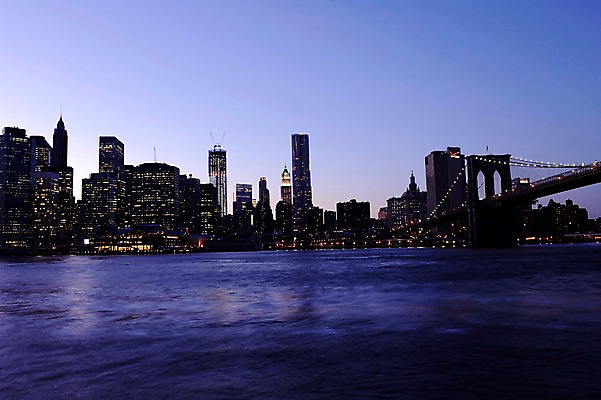 포토 JPG 해외풍경 건축물 야경 하늘 아메리카 빌딩 사람없음 야외 빛 강 도시풍경 고층빌딩 미국 도시 뉴욕 가교 브루클린 국내포토 해외 건축 북아메리카 풍경 건물 야간 대륙 파일형식 풍경_경치