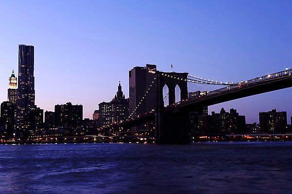 포토 JPG 해외풍경 건축물 현대건축 야경 하늘 아메리카 빌딩 사람없음 야외 빛 강 도시풍경 고층빌딩 미국 도시 뉴욕 가교 브루클린 국내포토 해외 건축 북아메리카 풍경 건물 야간 대륙 파일형식 풍경_경치
