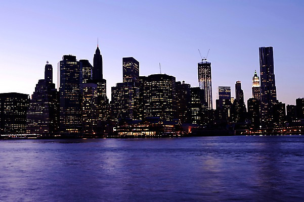 포토 JPG 해외풍경 건축물 현대건축 야경 하늘 아메리카 빌딩 사람없음 야외 빛 강 도시풍경 고층빌딩 미국 도시 뉴욕 브루클린 국내포토 해외 건축 북아메리카 풍경 건물 야간 대륙 파일형식 풍경_경치