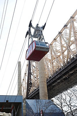 포토 JPG 주간 해외풍경 건축물 교통수단 아메리카 굴뚝 풍경 빌딩 사람없음 야외 도시풍경 미국 전선 도시 뉴욕 케이블카 가교 루즈벨트섬 국내포토 자연요소 해외 건축 섬 교통 북아메리카 건물 대륙 파일형식