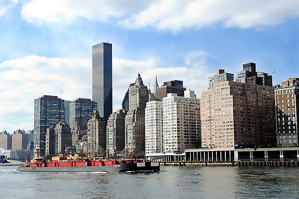 포토 JPG 주간 구름 해외풍경 건축물 현대건축 수상교통 하늘 아메리카 풍경 빌딩 사람없음 야외 강 도시풍경 고층빌딩 미국 도시 뉴욕 선박 루즈벨트섬 국내포토 자연요소 해외 건축 교통수단 섬 북아메리카 건물 대륙 파일형식