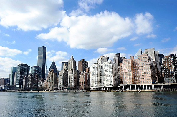 포토 JPG 주간 구름 해외풍경 건축물 현대건축 하늘 아메리카 풍경 빌딩 사람없음 야외 강 도시풍경 고층빌딩 미국 도시 도심 뉴욕 루즈벨트섬 국내포토 자연요소 해외 건축 섬 북아메리카 건물 대륙 파일형식