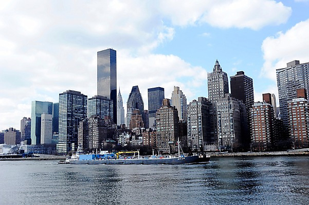 포토 JPG 주간 구름 해외풍경 건축물 현대건축 수상교통 하늘 아메리카 풍경 빌딩 사람없음 야외 강 도시풍경 고층빌딩 미국 도시 뉴욕 선박 루즈벨트섬 국내포토 자연요소 해외 건축 교통수단 섬 북아메리카 건물 대륙 파일형식