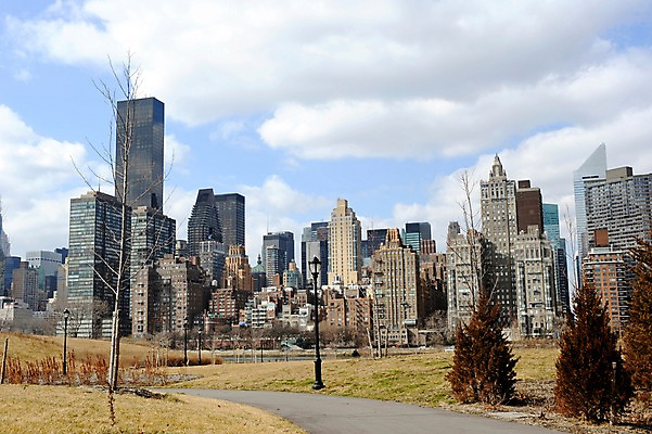 포토 JPG 주간 나무 식물 구름 해외풍경 건축물 공원 가로등 하늘 아메리카 풍경 빌딩 사람없음 야외 도시풍경 고층빌딩 미국 도시 뉴욕 루즈벨트섬 국내포토 자연요소 해외 공공시설 건축 섬 북아메리카 건물 대륙 파일형식
