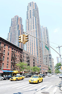 포토 JPG 주간 해외풍경 건축물 현대건축 자동차 하늘 거리 아메리카 거리풍경 풍경 빌딩 야외 도시풍경 고층빌딩 미국 도시 횡단보도 신호등 맨해튼 국내포토 자연요소 해외 건축 육상교통 북아메리카 건물 보행로 대륙 뉴욕 파일형식