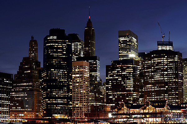 포토 JPG 해외풍경 건축물 현대건축 야경 하늘 조명 아메리카 빌딩 사람없음 야외 도시풍경 고층빌딩 미국 도시 맨해튼 국내포토 해외 건축 북아메리카 풍경 건물 야간 대륙 뉴욕 파일형식 풍경_경치