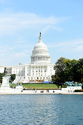 포토 JPG 주간 나무 식물 구름 해외풍경 건축물 해외건축 서양건축 하늘 아메리카 사람 풍경 여러명 야외 강 도시풍경 조각상 미국 도시 워싱턴 국내포토 자연요소 해외 건축 다수 북아메리카 조형물 대륙 파일형식