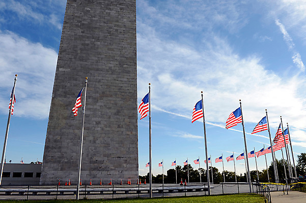 포토 JPG 주간 구름 해외풍경 건축물 하늘 아메리카 풍경 사람없음 야외 도시풍경 탑 미국 깃발 도시 성조기 국기 오벨리스크 워싱턴 국내포토 자연요소 해외 건축 북아메리카 대륙 파일형식