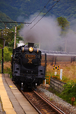 포토 JPG 주간 해외풍경 육상교통 교통수단 교통 풍경 사람없음 야외 일본 기찻길 기차 오염 연기 플랫폼 매연 기차역 철도의날 국내포토 자연요소 해외 아시아 교통시설 대중교통 환경오염 역 파일형식 법정기념일