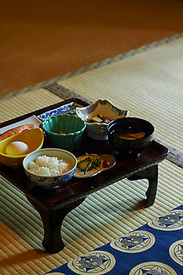포토 JPG 그릇 접시 채소 밥 반찬 실내 사람없음 상차림 밥상 다다미 일본음식 국내포토 식기 음식 탁자 내부 파일형식