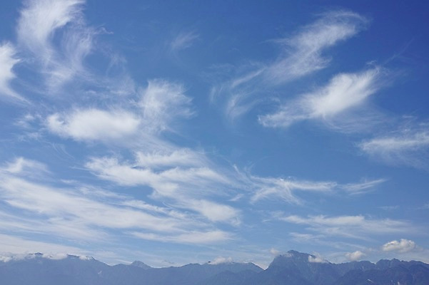 포토 JPG 주간 구름 자연 하늘 산 풍경 사람없음 야외 맑음 산등성이 국내포토 자연요소 날씨 생태계 파일형식