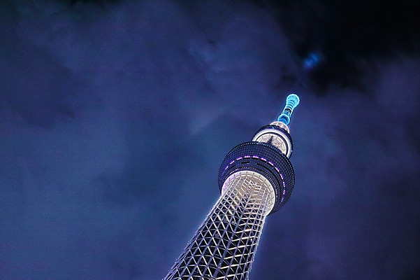 포토 JPG 구름 해외풍경 건축물 현대건축 로우앵글 야경 하늘 빌딩 사람없음 야외 빛 도시풍경 탑 일본 도시 도쿄 스카이트리 국내포토 자연요소 해외 건축 아시아 뷰포인트 풍경 건물 야간 파일형식 풍경_경치