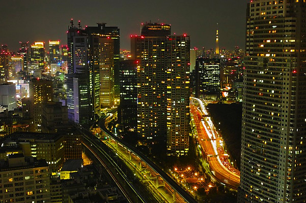 포토 JPG 해외풍경 건축물 도로 야경 빌딩 사람없음 야외 빛 도시풍경 일본 고층빌딩 도시 도심 도쿄 국내포토 해외 건축 아시아 길 교통시설 풍경 건물 야간 파일형식 풍경_경치