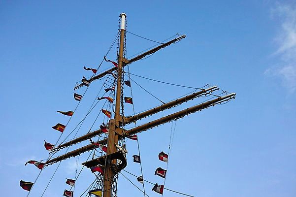 포토 JPG 주간 구름 해외풍경 교통수단 수상교통 하늘 풍경 사람없음 야외 도시풍경 일본 깃발 돛 선박 국내포토 자연요소 해외 아시아 교통 도시 파일형식