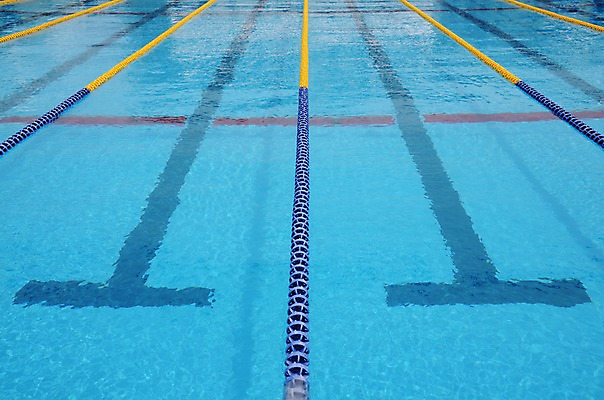 포토 JPG 스포츠시설 수영장 사람없음 물 풀장 수영 원근감 레인 국내포토 자연요소 스포츠 뷰포인트 수상스포츠 시설 파일형식