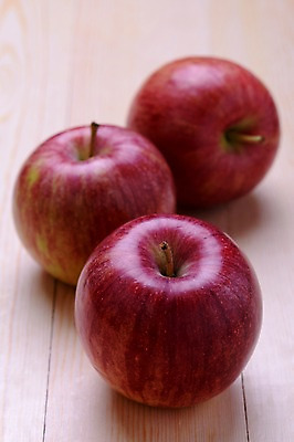 포토 JPG 음식 컬러 과일 근접촬영 사람없음 아웃포커스 빨간색 세개 사과 국내포토 뷰포인트 촬영기법 3 파일형식