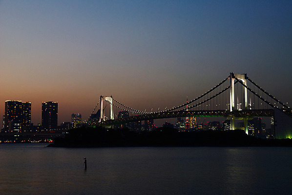 포토 JPG 해외풍경 건축물 바다 야경 조명 빌딩 사람없음 야외 빛 도시풍경 노을 일본 일몰 도시 도쿄 레인보우브리지 가교 국내포토 자연요소 해외 건축 아시아 풍경 건물 야간 파일형식 풍경_경치