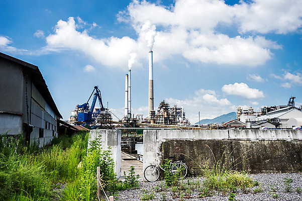 포토 JPG 주간 구름 공장 하늘 굴뚝 풍경 사람없음 야외 담장 도시풍경 자전거 연기 국내포토 자연요소 공업 바이크 도시 파일형식