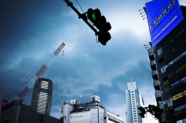 포토 JPG 주간 구름 해외풍경 하늘 풍경 빌딩 사람없음 야외 도시풍경 일본 고층빌딩 도시 도쿄 신호등 기중기 전광판 시부야 국내포토 자연요소 해외 아시아 건물 중장비 파일형식