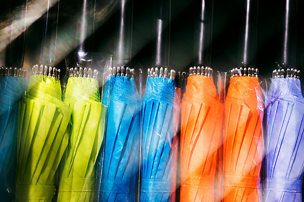 포토 JPG 잡화 컬러 백그라운드 우산 사람없음 컬러풀 상점 전시 쇼윈도 오브젝트 국내포토 파일형식