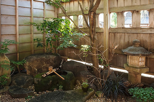 포토 JPG 나무 식물 전통 건축물 건축 아시아 고건축 일본문화 주택 풍경 사람없음 정원 일본 돌_바위 바위 일본전통 목조 일본건축 석등 국내포토 동양문화 나라 외국문화 건물 동양건축 파일형식