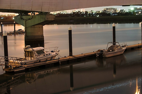 포토 JPG 바다 야경 사람없음 야외 항구 정박 가교 선박 국내포토 건축물 수상교통 배_교통 교통시설 야간 파일형식 풍경_경치