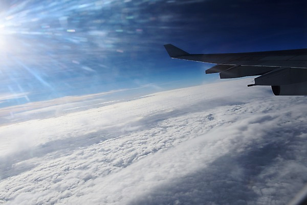 포토 JPG 주간 구름 교통수단 날개 항공교통 자연 하늘 비행기 풍경 사람없음 야외 햇빛 비행 비행기날개 국내포토 자연요소 교통 대중교통 태양 생태계 파일형식