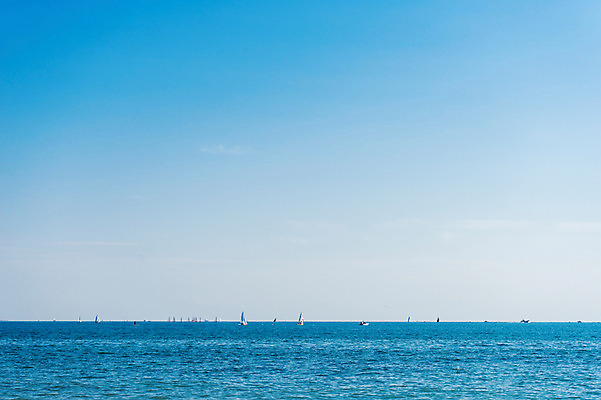포토 JPG 주간 구름 바다 요트 자연 하늘 풍경 사람없음 야외 맑음 선박 국내포토 자연요소 수상교통 배_교통 날씨 생태계 파일형식