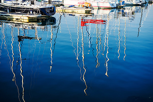 포토 JPG 주간 바다 물그림자 그림자 풍경 사람없음 야외 반사 항구 보트 선박 국내포토 자연요소 수상교통 배_교통 교통시설 파일형식