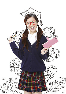 외국인 편집 편집이미지 여자 교복 백그라운드 학사모 학교 청소년 포토일러 서기 미소 들기 사람 동양인 여러명 상반신 앞모습 연필 다이어리 청소년교육 디지털합성 합성 여자만 십대만 십대여자만 안경낌 이미지편집 AI파일 모자_잡화 옷 교육 안경 뷰포인트 다수 졸업 모션 학용품 표정 인종 필기구 사무용품 파일형식 벡터