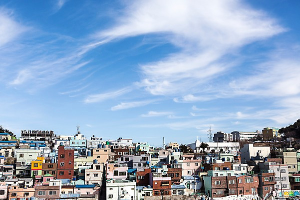 포토 JPG 구름 하늘 주택 한국 풍경 사람없음 건물 마을 맑음 부산 감천문화마을 벽화마을 국내포토 자연요소 건축물 아시아 날씨 파일형식
