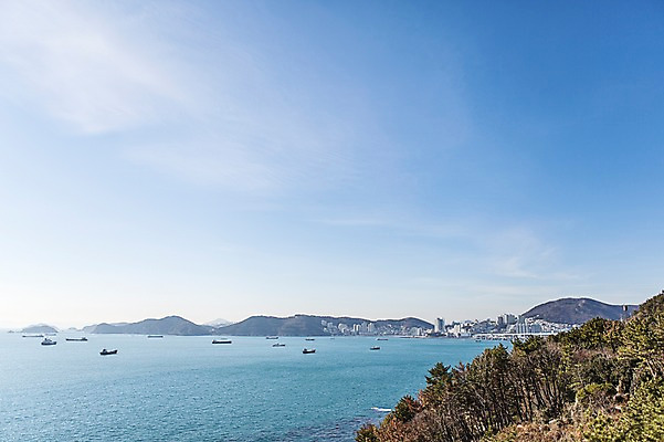 포토 JPG 주간 구름 바다 하늘 한국 풍경 사람없음 야외 맑음 부산 선박 갈맷길 영도 국내포토 자연요소 아시아 수상교통 날씨 파일형식