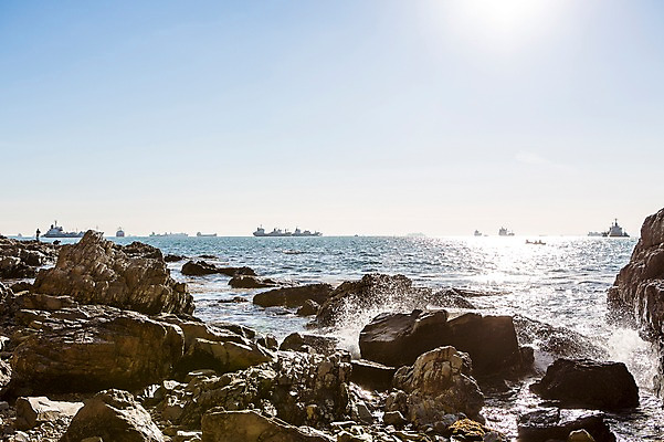 포토 JPG 주간 파도 바다 한국 풍경 사람없음 야외 돌_바위 바위 부산 선박 갈맷길 영도 국내포토 자연요소 아시아 수상교통 파일형식