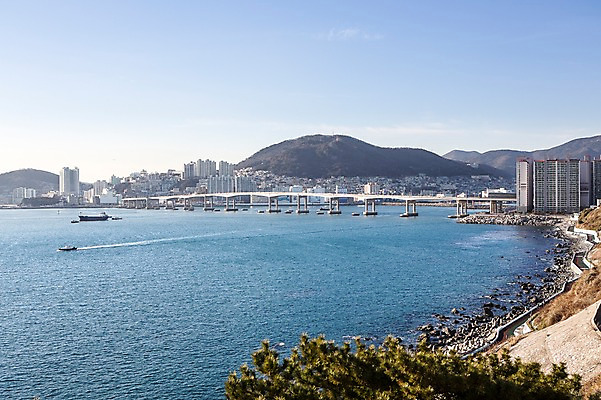 포토 JPG 바다 산 한국 풍경 빌딩 해변 사람없음 건물 산책로 부산 가교 선박 영도 국내포토 건축물 아시아 길 수상교통 파일형식