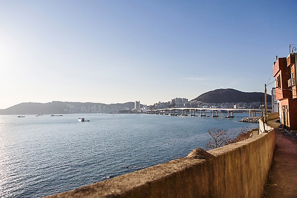 포토 JPG 주간 바다 산 한국 풍경 사람없음 야외 건물 담장 부산 가교 선박 영도 국내포토 자연요소 건축물 아시아 수상교통 파일형식