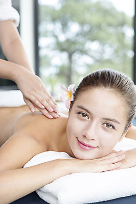 포토 JPG 식물 해외기획촬영 2012년태국 여자 꽃 여유 엎드리기 휴식 실내 한명 사람 성인 아웃포커스 수건 뷰티 스파 마사지 매끈함 의료성형뷰티 국내포토 1 감정 컨셉 모션 촬영기법 내부 위생용품 감각 파일형식