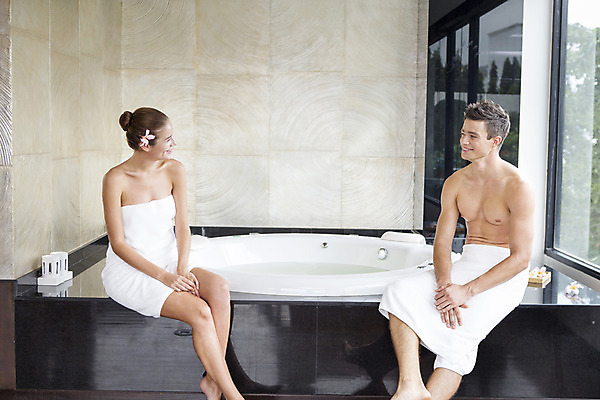 포토 JPG 서양인 외국인 해외기획촬영 커플 2012년태국 여자 남자 여유 휴식 욕조 실내 사람 성인 두명 뷰티 마주보기 스파 욕실 마사지 매끈함 의료성형뷰티 성인만 국내포토 감정 컨셉 관계 모션 인종 내부 감각 파일형식