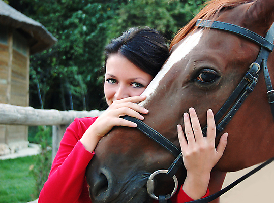포토 JPG 해외이미지 동물 1 행복 얼굴 포옹 사랑 한명 미소 사람 야외 운동 농장 갈색 시골 오픈 우아함 연습 외양간 돌봄 방목장 해외202004 해외포토 감정 컬러 컨셉 농업 안기 모션 표정 건강 신체부위 파일형식 이미지허브