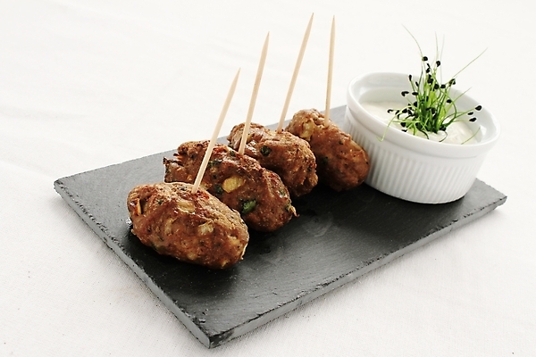 포토 JPG 해외이미지 접시 음식 부분 육류 돼지고기 요리 사람없음 식사 저녁식사 축하 꼬치 작음 인도인 카나페 향신료 매움 양고기 점심식사 케밥 뷔페 해외202004 해외포토 외국인 식기 컨셉 식재료 서양음식 동양인 맛 크기 향미료 파일형식 이미지허브