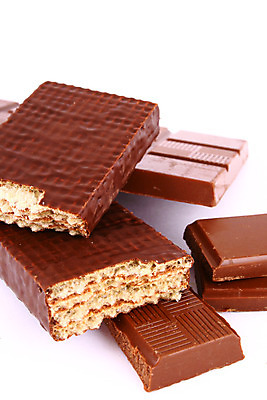 포토 JPG 해외이미지 모양 음식 조각 백그라운드 휴가 디저트 새로움 사탕 선물 사람없음 상자 갈색 쌓기 탑 초콜릿 검은색 사막 우유 에너지 바 달콤 맛 은색 설탕 먹기 은박지 크림 묘사 질감 칼로리 코코아 파열 깨짐 식용 카카오 해외202004 해외포토 건축물 음료 컬러 컨셉 모션 유제품 파일형식 이미지허브