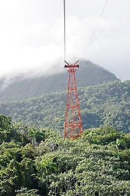 포토 JPG 해외이미지 구름 여행 교통시설 자동차 하늘 휴식 산 안테나 풍경 사람없음 야외 역 정상 숲 열대우림 언덕 철사 도미니카공화국 해외202004 해외포토 자연요소 육상교통 교통 컨셉 통신 남아메리카 시설 파일형식 이미지허브
