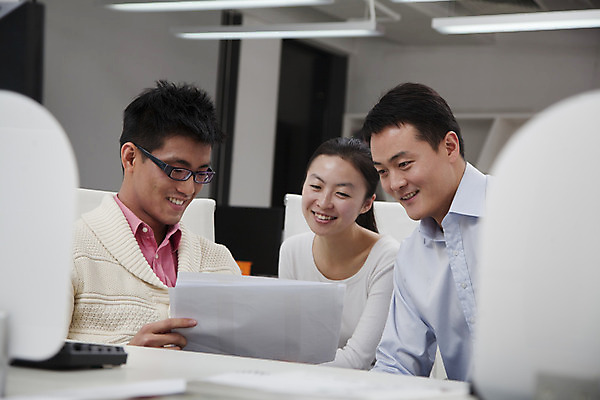 포토 JPG 해외이미지 긴머리 여자 행복 안경 비즈니스 통신 탁자 무선통신 설계 짧은머리 함께함 실내 사람 앉기 20대 가로 캐주얼 세명 30대 컴퓨터 컬러풀 사무실 중국 우정 타이핑 작업 비즈니스맨 비즈니스우먼 야간 연결 동료 베이징 업무과다 갸우뚱 내려보기 해외202004 해외포토 자연요소 헤어스타일 잡화 옷 남자 감정 아시아 컬러 가구 컨셉 관계 모션 청년 내부 장년 친구 전자제품 업무 직장인 파일형식 이미지허브