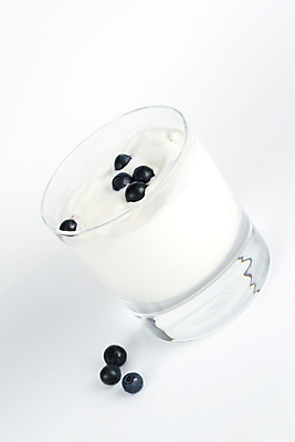 포토 JPG 해외이미지 열매 음료 음식 다이어트 자연 유리 디저트 건강 사람없음 여름 파란색 우유 추위 흰색 신선 액체 달콤 맛 아침식사 시원함 가득함 크림 묘사 상쾌 유기농 블루베리 발효 요거트 내추럴 숙성 요구르트 채식주의자 해외202004 해외포토 식물 웰빙 계절 감정 컬러 컨셉 과일 재질 유제품 식사 생태계 채식 파일형식 이미지허브