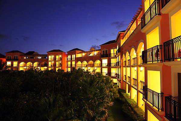 포토 JPG 해외이미지 나무 여행 돈 건축양식 호텔 휴가 열대 손바닥 사람없음 건물 빛 일몰 새벽 방 발코니 고급 야간 큼 철 휴양지 시멘트 충동구매 여관 오아시스 파라다이스 해외202004 해외포토 자연요소 식물 건축물 손 건축 컨셉 숙소 쇼핑 노을 장소 재산 크기 과소비 파일형식 이미지허브