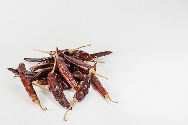 포토 JPG 해외이미지 식물 음식 백그라운드 농업 다이어트 채소 과일 재료 자연 고추 파프리카 건조 건강 요리 동양인 사람없음 빨간색 컬러풀 주방 추위 흰색 뜨거움 양념 맛 인도인 먹기 향신료 묘사 오브젝트 매움 후추 칠레 살사댄스 숙성 페퍼로니 해외202004 해외포토 외국인 산업 컬러 컨셉 모션 인종 춤 남아메리카 소시지 생태계 향미료 파일형식 이미지허브