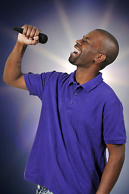 포토 JPG 해외이미지 남자 별 문화 음악 노래 한명 콘서트 공연 연주자 음악가 장비 가수 무대 야간 마이크 클럽 예술가 쇼 연예인 목소리 재즈 노래방 락스타 뮤지컬 실행 팝 생존 스타일 유흥 해외202004 해외포토 자연요소 직업 1 음향기기 문화예술 사람 이벤트 파일형식 이미지허브